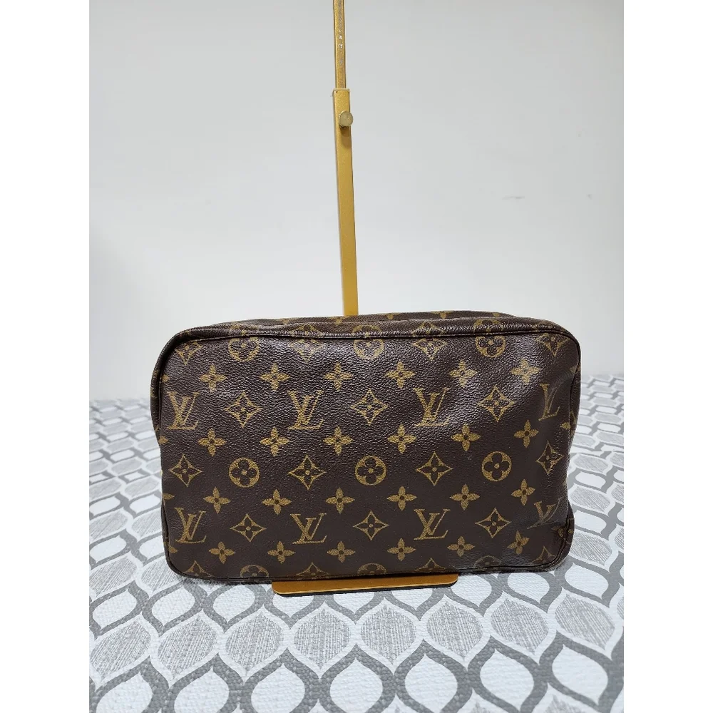LOUIS VUITTON Monogram Canvas Trousse Toilette 28 Clutch Brown